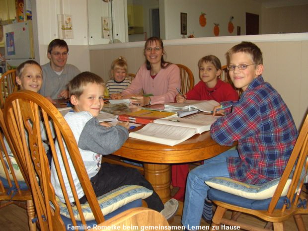 Familie Romeike beim gemeinsamen Lernen zu Hause